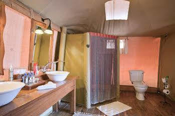 Elephant Bedroom Camp Archers Post Eksteriør billede